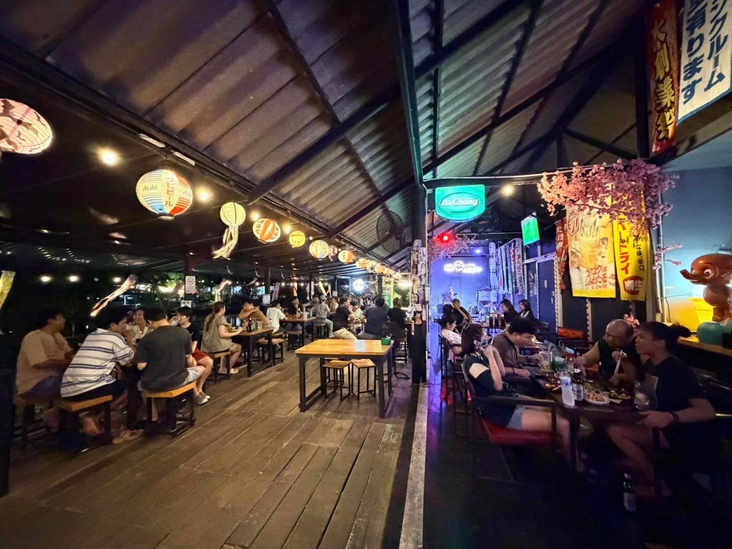 วันเสาร์ เราซ่าได้ 🤪 #วันเสาร์
ร้านหม่าล่า ที่มีเครื่องดื่มขาย นิดหน่อย 🤗